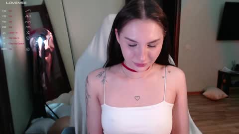 Snapshot of emmiclo chatting on April 9, 5:18 pm Emily online show from April 9, 5:18 pm