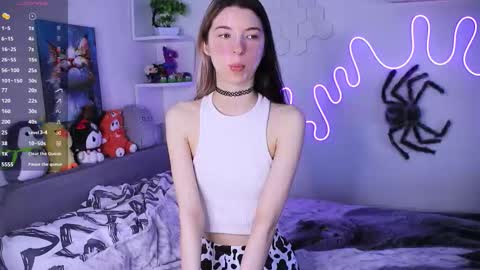 Snapshot of emmie_everly chatting on February 9, 11:25 am emmie_everly online show from February 9, 11:25 am