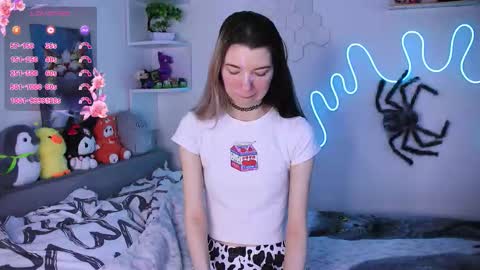 Snapshot of emmie_everly chatting on February 15, 11:19 am emmie_everly online show from February 15, 11:19 am