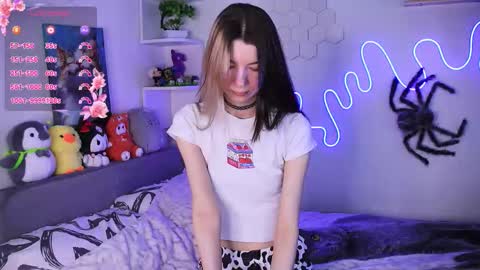 Snapshot of emmie_everly chatting on February 16, 11:50 am emmie_everly online show from February 16, 11:50 am