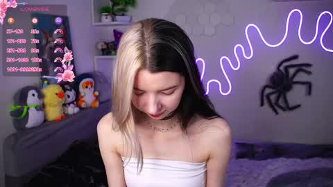 emmie_everly online show from April 16, 9:39 pm