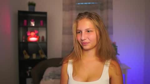 Emmie online show from October 31, 2:07 pm