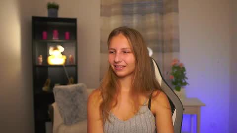 Emmie online show from December 20, 2:35 pm