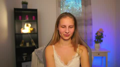 Snapshot of emmie_murray chatting on April 22, 1:56 pm Emmie online show from April 22, 1:56 pm