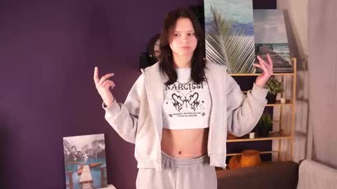 Snapshot of emmiecrellin chatting on March 3, 3:45 am Emily online show from March 3, 3:45 am