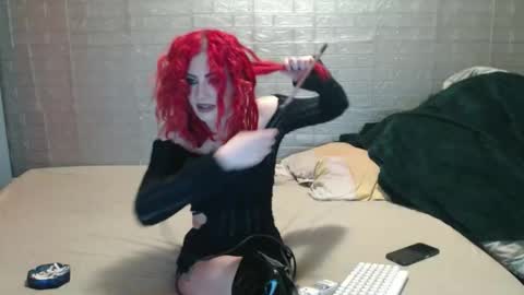 Snapshot of emmily000 chatting on January 17, 12:59 am Emmily000 online show from January 17, 12:59 am