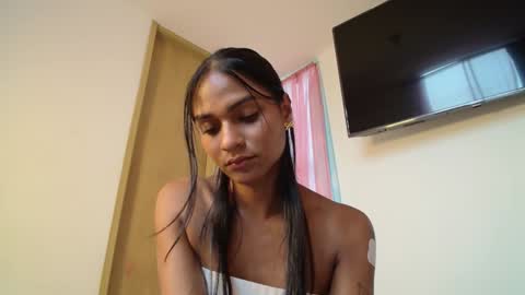 Snapshot of emmily_forever chatting on February 5, 10:12 pm emmily online show from February 5, 10:12 pm