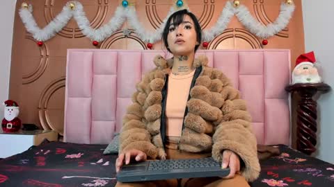 Emmily keller online show from January 6, 1:41 pm