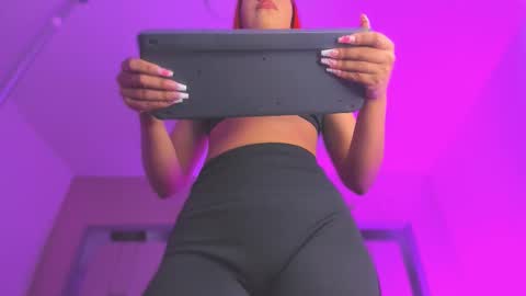 Snapshot of emmily_savage chatting on September 10, 11:43 am online show from September 10, 11:43 am