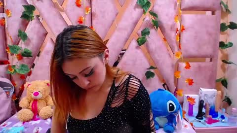 Snapshot of emmily_walker chatting on December 19, 7:18 pm EmmilyWalker online show from December 19, 7:18 pm