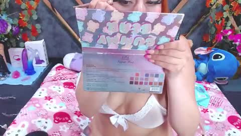 Snapshot of emmily_walker chatting on February 20, 9:44 am EmmilyWalker online show from February 20, 9:44 am