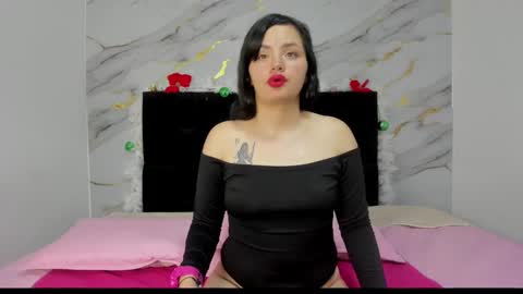 Emma online show from December 3, 7:01 pm