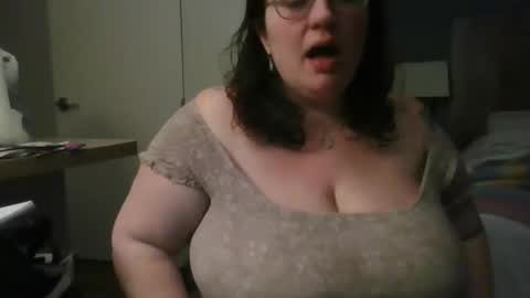 Snapshot of emmthaluscious chatting on January 6, 3:53 am emmthaluscious online show from January 6, 3:53 am