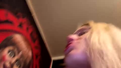 Snapshot of emmwarr1514 chatting on February 18, 1:33 pm emmwarr1514 online show from February 18, 1:33 pm