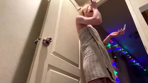 Snapshot of emmwarr1514 chatting on March 3, 1:31 pm emmwarr1514 online show from March 3, 1:31 pm