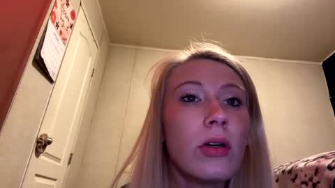 Snapshot of emmwarr1514 chatting on March 4, 12:18 am emmwarr1514 online show from March 4, 12:18 am