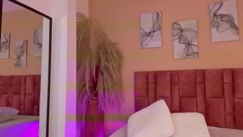 emmy_danielss online show from March 18, 11:35 am