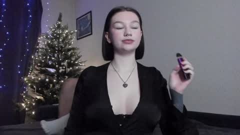 Snapshot of emmy_m00n chatting on December 30, 10:43 am Emily Johny online show from December 30, 10:43 am