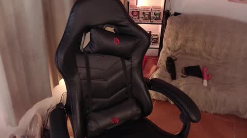 Snapshot of emmy_ruiz chatting on February 23, 3:26 am Emmy Ruiz - independent model online show from February 23, 3:26 am