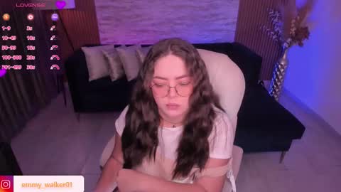 Emmy Walker online show from December 4, 11:08 am