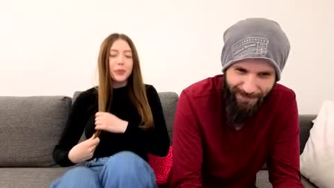 Em online show from February 25, 4:49 pm