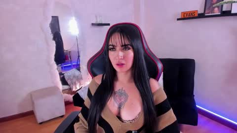 Emmy Evans  online show from January 5, 7:39 pm