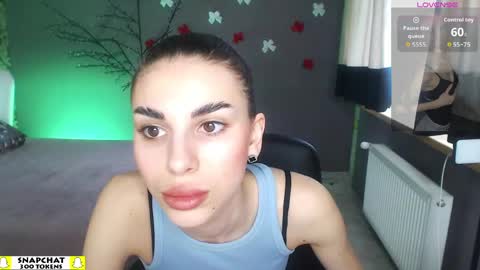 Snapshot of emmygreans chatting on March 31, 5:52 am Emmy online show from March 31, 5:52 am