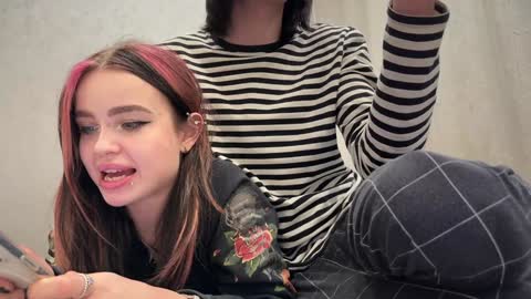Snapshot of emo_couple666 chatting on January 23, 3:48 am Gabriel  Elizabeth online show from January 23, 3:48 am