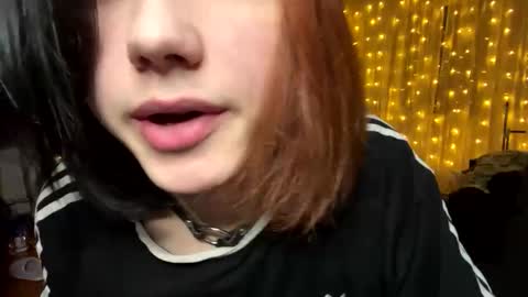 Snapshot of emo_kiss chatting on December 16, 8:47 pm Amur online show from December 16, 8:47 pm