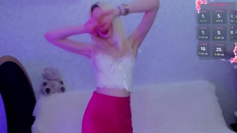 Snapshot of empress_ki chatting on February 21, 1:17 am Ki online show from February 21, 1:17 am