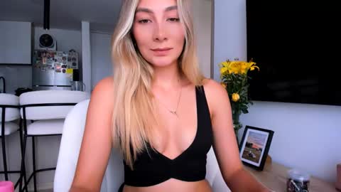 emyconneer online show from January 7, 8:21 pm