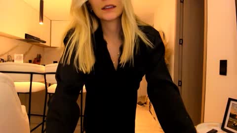 emyconneer online show from January 25, 11:54 pm