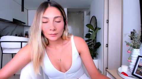 emyconneer online show from February 5, 6:26 pm