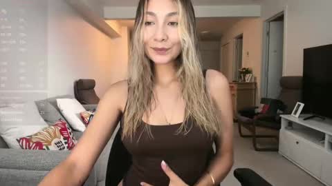 emyconneer online show from September 10, 6:52 pm