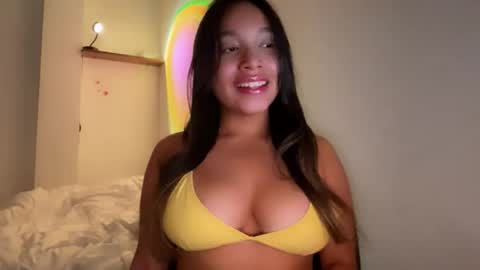 Snapshot of emycutie chatting on October 13, 6:35 am emily cutie online show from October 13, 6:35 am