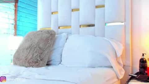 EMYLY  online show from January 29, 12:01 am