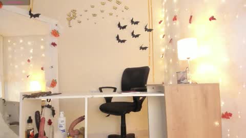 EMYLY  online show from October 18, 7:36 pm