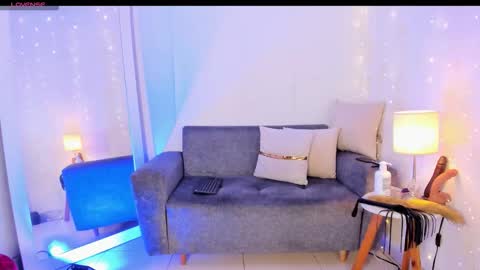 Snapshot of emylyjonhs chatting on January 8, 11:51 pm EMYLY online show from January 8, 11:51 pm