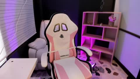 Emy Silver online show from December 4, 4:27 pm