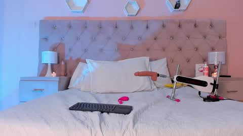 Emy Silver online show from December 7, 6:04 pm