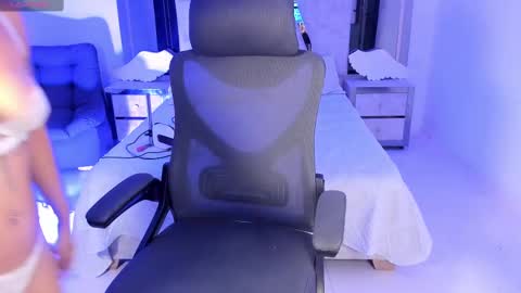 Emy Silver online show from February 9, 9:06 pm