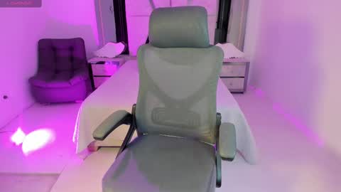 Emy Silver online show from February 20, 9:42 pm