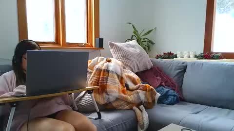 emyxxl online show from December 22, 1:52 pm