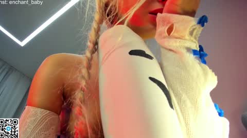 Snapshot of enchant_baby_ chatting on December 11, 2:52 am My name is Eva online show from December 11, 2:52 am