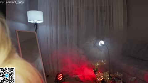 Snapshot of enchant_baby_ chatting on December 16, 10:24 pm My name is Eva online show from December 16, 10:24 pm