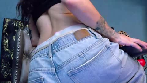 EnchantressQueen online show from April 15, 1:29 pm