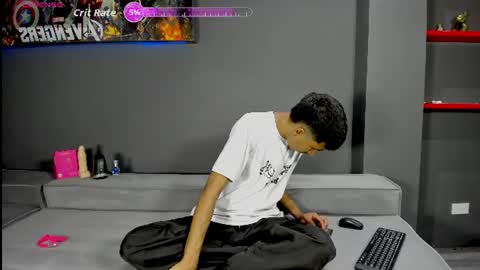 Snapshot of ender_h0tt chatting on June 22, 1:19 pm Ender online show from June 22, 1:19 pm