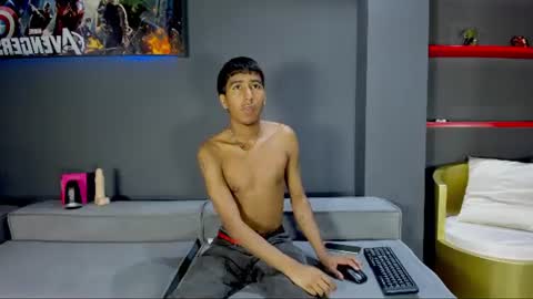 Snapshot of ender_h0tt chatting on July 2, 8:59 pm Ender online show from July 2, 8:59 pm