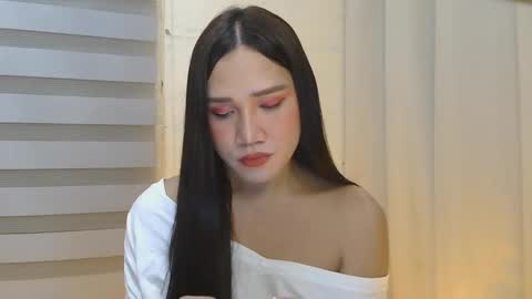 Snapshot of endless_lover22 chatting on February 17, 10:45 am sahara love online show from February 17, 10:45 am