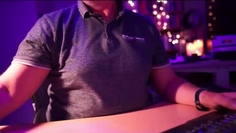 uk online show from September 24, 10:35 pm